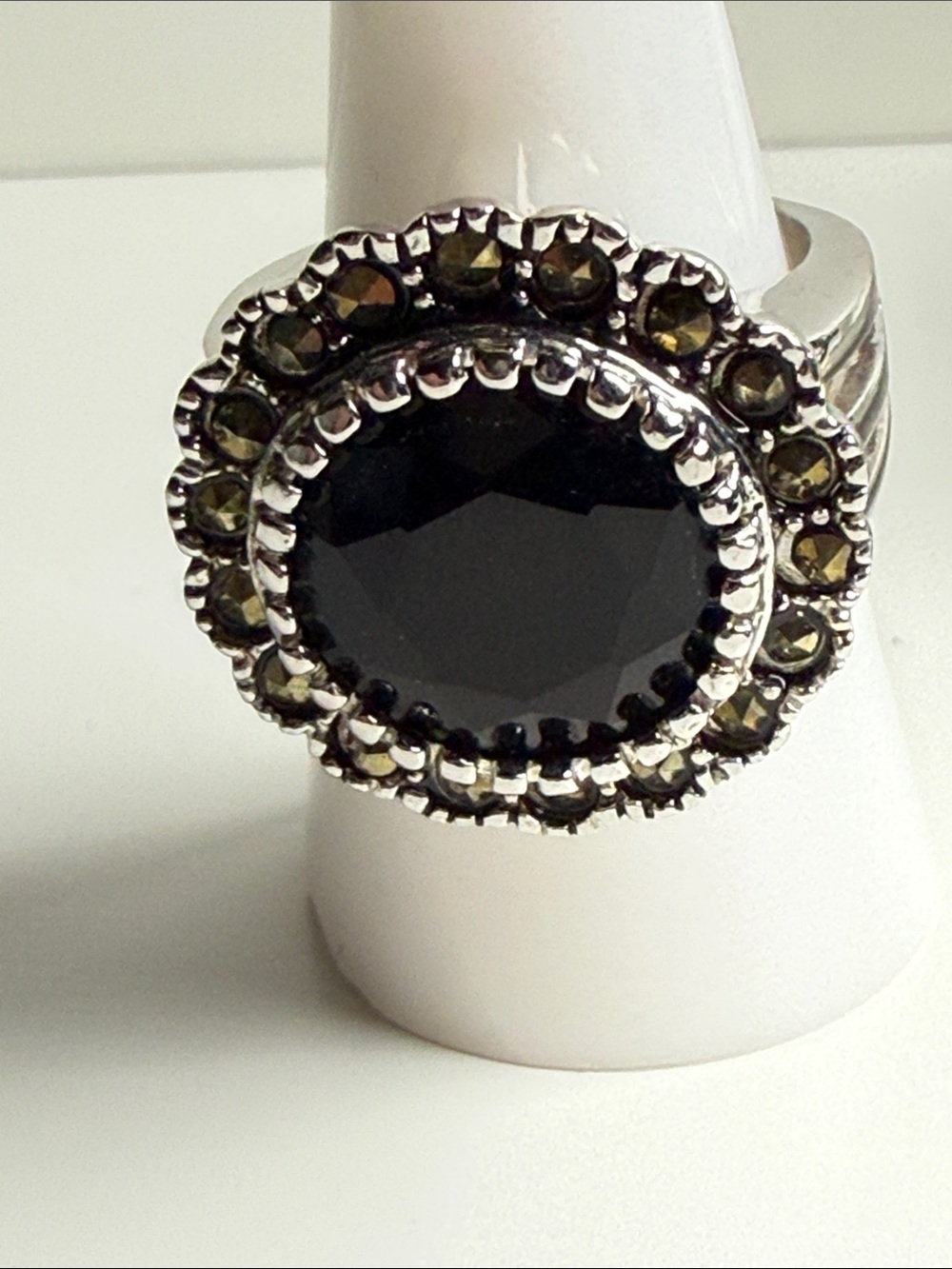 Vintage 90’s style Silver-Tone faux marcasite statement ring Sz 8